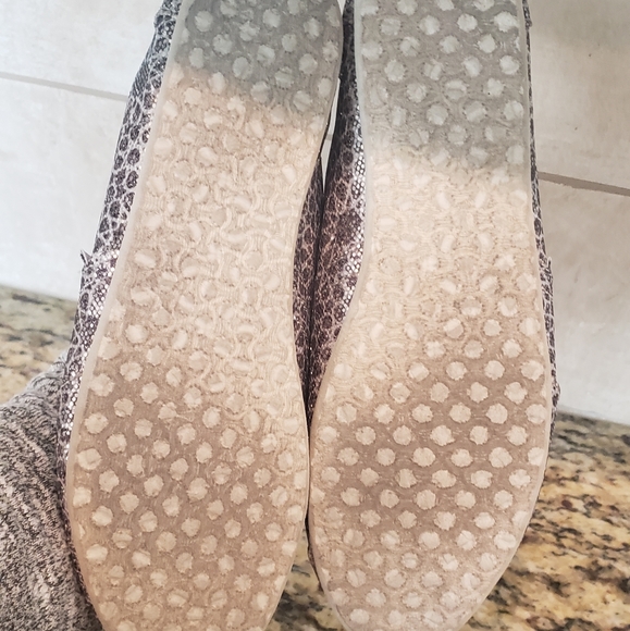 Toms - Picture 4 of 8